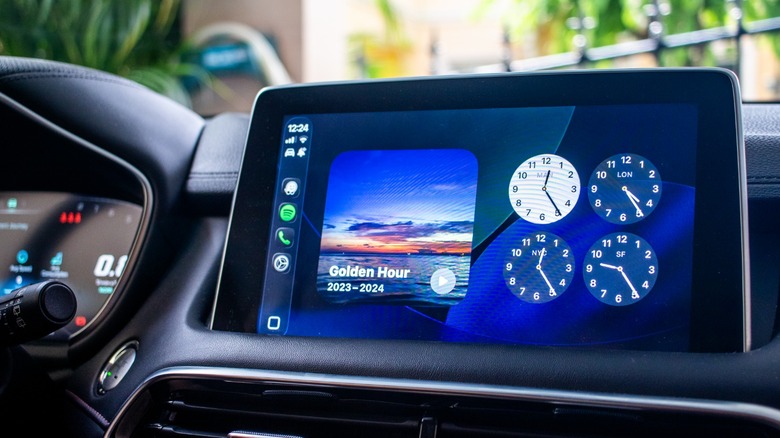 6 CarPlay widgets that are surprisingly useful