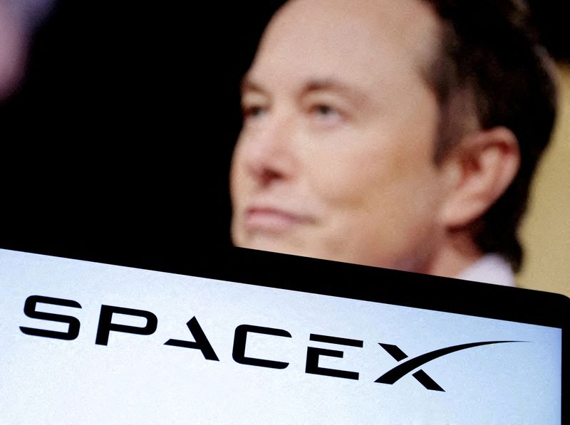 SpaceX prioritizes lunar ‘self-growing city’ over Mars project, Musk says