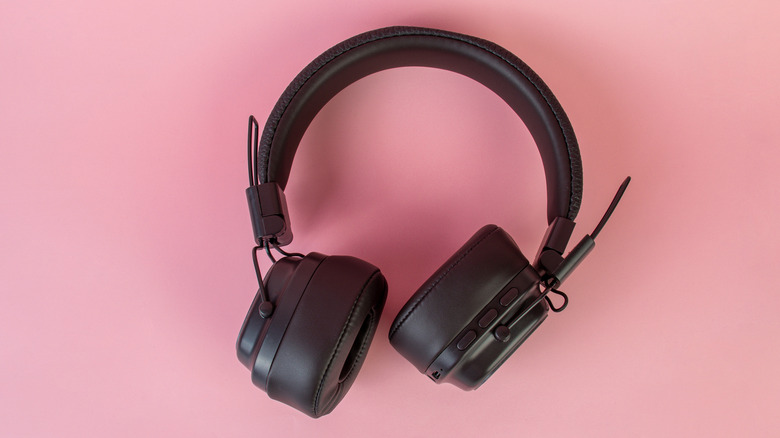 5 creative uses for your old headphones