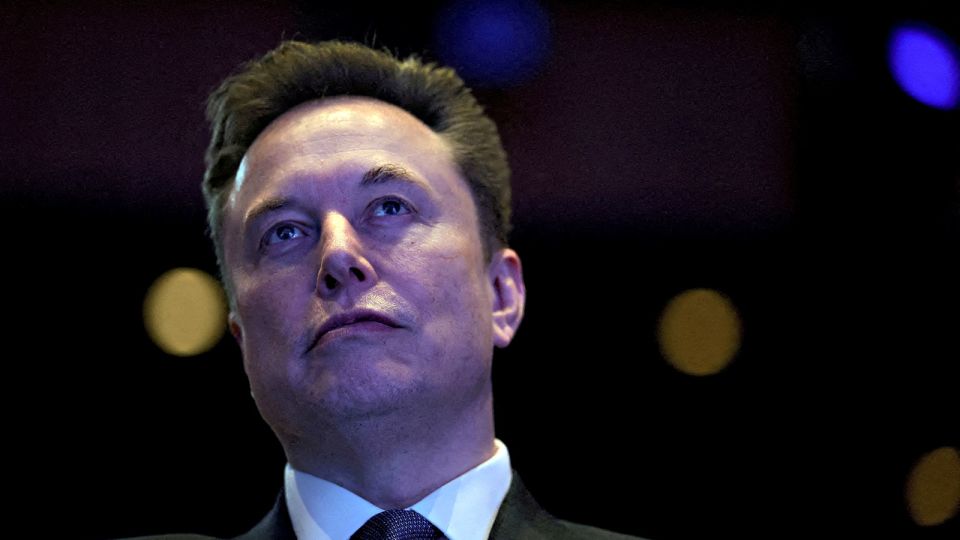 Musk clips his Mars settlement ambition, aims for the moon instead