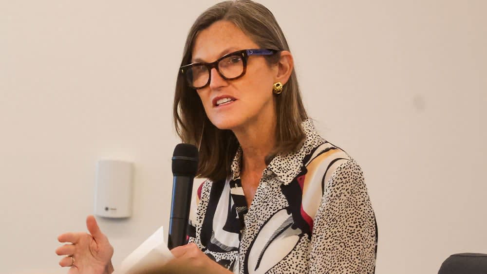 Stock market today: Dow up as Oracle soars; Cathie Wood buys Buffett stock amid 145% run (live coverage)